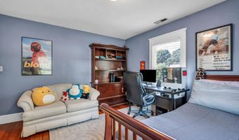 497 Maple Ave, Cheshire, CT 06410