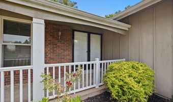 527 Blazedwood Dr, Ballwin, MO 63021
