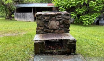 88 Angus Rd, Anawalt, WV 24808