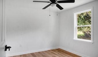 1393 Harristown Rd, Bonneau, SC 29431
