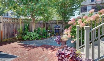 27 Cranston Ave, Newport, RI 02840