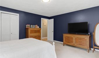 40 White Pine Dr, Glocester, RI 02814