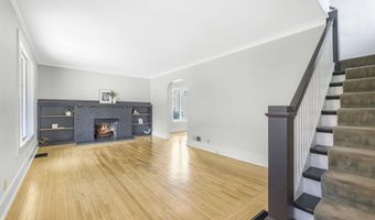 902 Midway Dr, Auburn, IN 46706