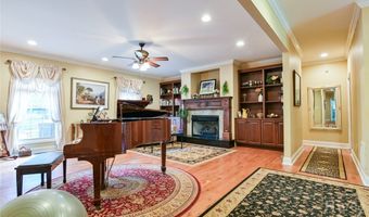 283 Creekside Dr, Arnoldsville, GA 30619