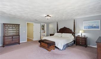 23 BERNON Dr, Lincoln, RI 02865