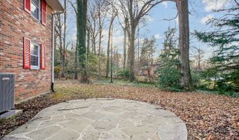 8928 CHELTONHAM Pl, Annandale, VA 22003