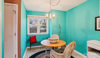 2 Creekside Ln, Asheville, NC 28803