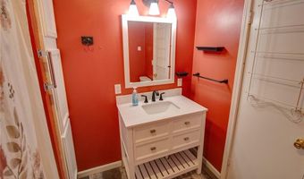 2801 Hillcrest Ave, Alton, IL 62002