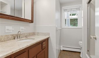 8 Ledgemont Dr, Lincoln, RI 02865