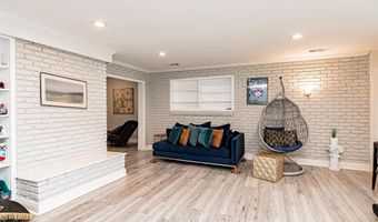 11049 E Vieux Dr, Baton Rouge, LA 70815