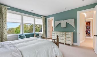 25 Walnut St, Jamestown, RI 02835