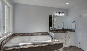 46 West St, Berlin, MA 01503