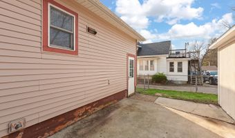 907 E Hunt St, Adrian, MI 49221