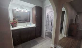 1902 Mountain Shadow Dr, Carlsbad, NM 88220