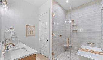 609 SW 4th St, Bentonville, AR 72712