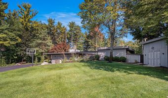 60 Alta Dl NE, Ada, MI 49301