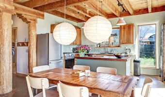 34 Dos Carpinteros Rd, Arroyo Seco, NM 87514