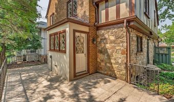 914 Ash St, Baraboo, WI 53913