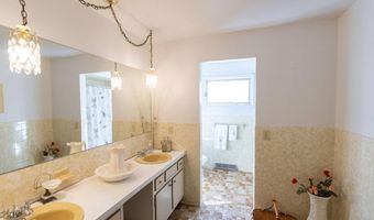 8 Sawyer Pl, Albany, NY 12208