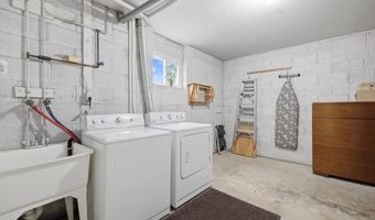8350 GLASTONBURY Ct, Annandale, VA 22003