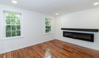 150 Chestnut St, Branford, CT 06405