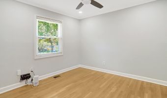 2935 LANDOVER St, Alexandria, VA 22305