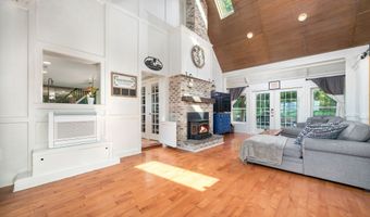 12 Sydney Ln, Cromwell, CT 06416