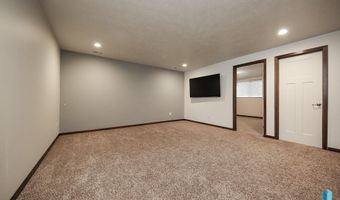 2714 E Sunburst Dr, Brandon, SD 57005