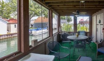 130 Delta Dr, Algonac, MI 48001