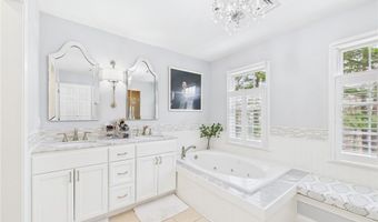 30 Taggart Ct, East Greenwich, RI 02818