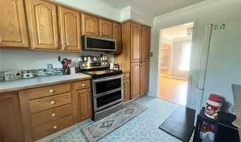 7208 Rosedale Blvd, Allen Park, MI 48101
