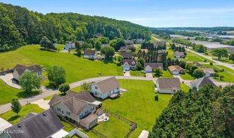 2412 Colonial Dr, Athens, TN 37303