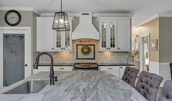6 Surle Ct, Bayville, NJ 08721