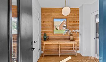 2553 Elkwood Cir, Charlotte, NC 28205