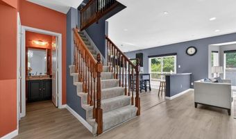 567 Brook Meadow Dr, Ballwin, MO 63021