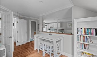 19 Warren Ave 19, Middletown, RI 02842