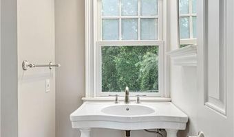 21 Bonnet View Dr, Jamestown, RI 02835