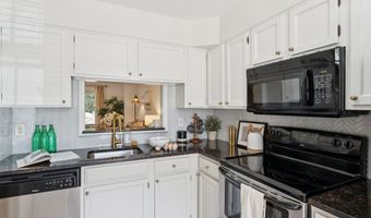 6316 CHIMNEY WOOD Ct, Alexandria, VA 22306