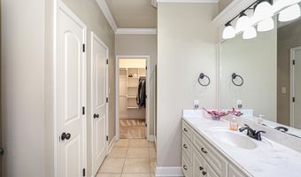 4006 Edgewater Dr, Benton, AR 72109