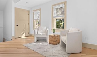 18 Barney St 3, Newport, RI 02840