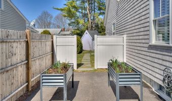 23 Chachapacassett Rd, Barrington, RI 02806