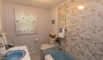 18 Julian St, Sebago, ME 04029