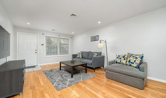 39 Manorwood Dr 39, Branford, CT 06405