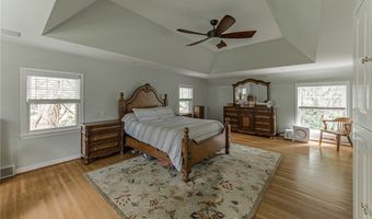 24 Huxley Dr, Amherst, NY 14226