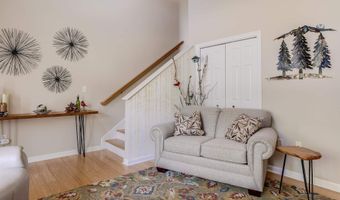 8 Royal Ln, Raymond, NH 03077