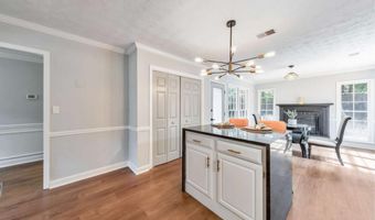 4929 Willow Crk, Woodstock, GA 30188