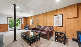 292 Summerhill Dr, Aurora, OH 44202
