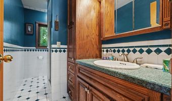 2216 N Medina Line Rd, Akron, OH 44333