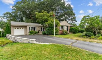 174 Lawnacre Dr, Cranston, RI 02920