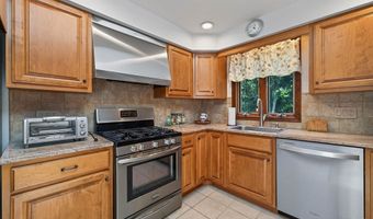 39 Green Hill Ln, Cheshire, CT 06410